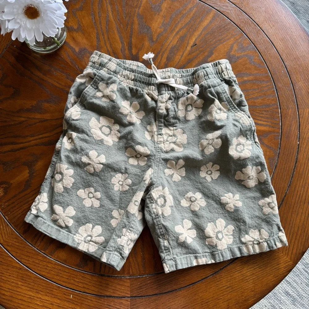 GAP Khaki Cream Floral Shorts Relaxed Fit